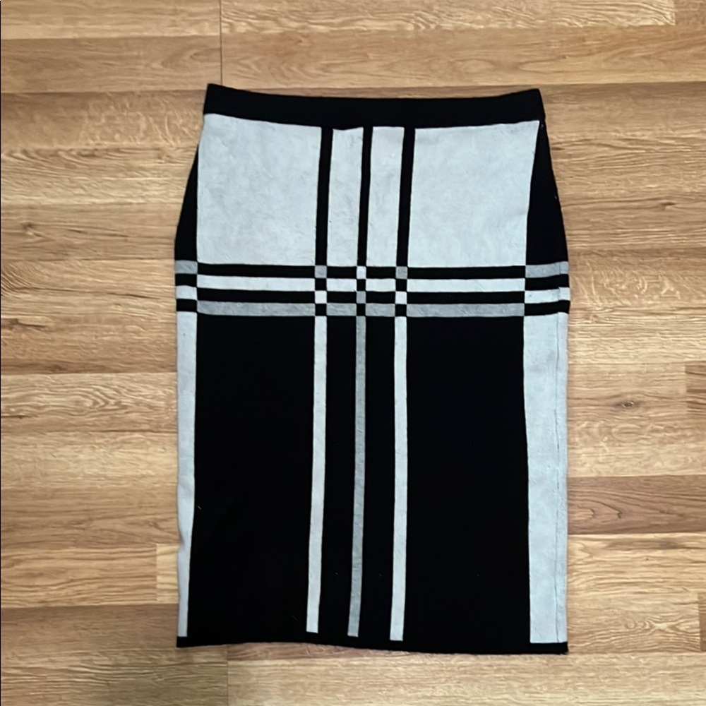 Black and White Plaid Women's Skirt Carole Wren - small